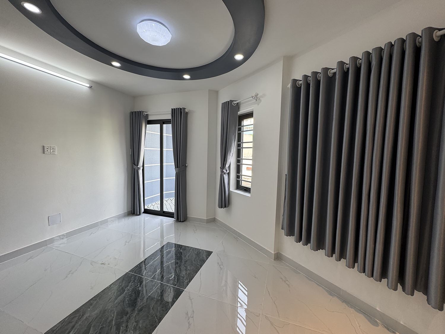 Chính thức mở bán biệt thự mini 3 lầu HXH VF5 khu cao cấp Hoàng Diệu - Trước nhà có sân đỗ ôtô